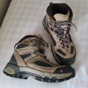 Vasque Hiking Boots, Women's 9w